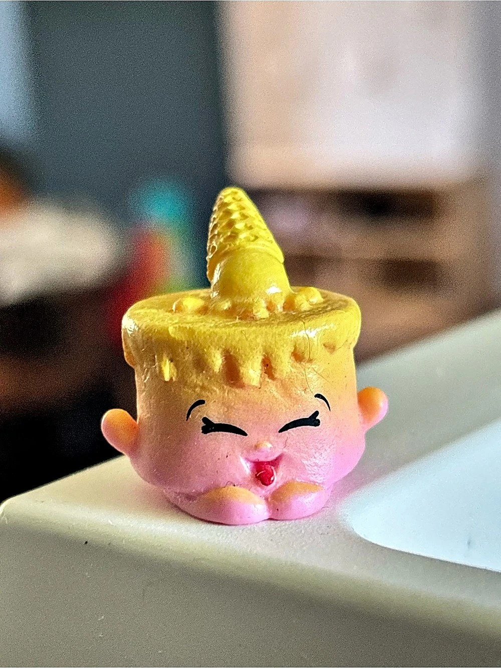Shopkins Ice Cream Kate Yellow & Pink Figurine